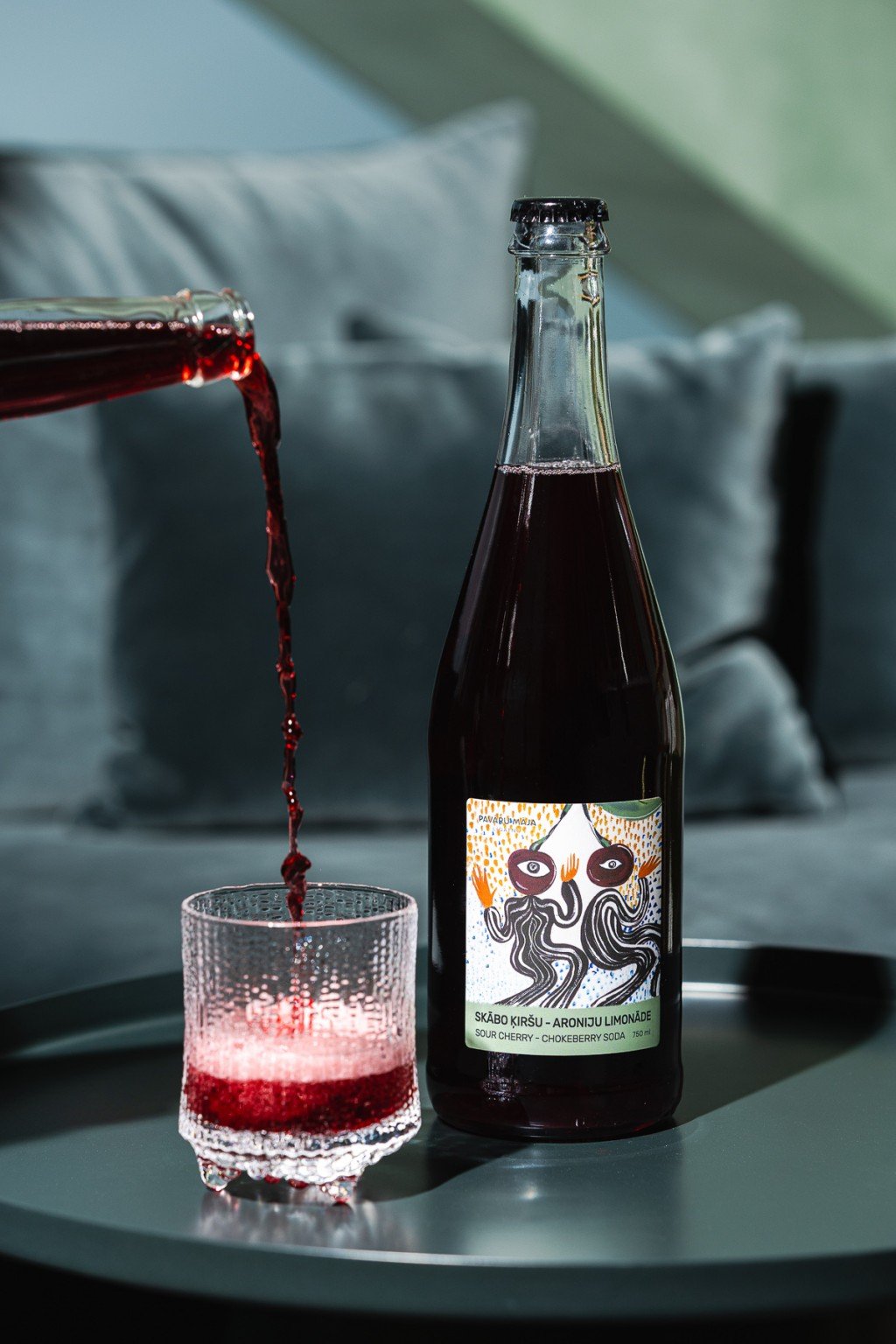 Skābo ķiršu - aroniju limonāde