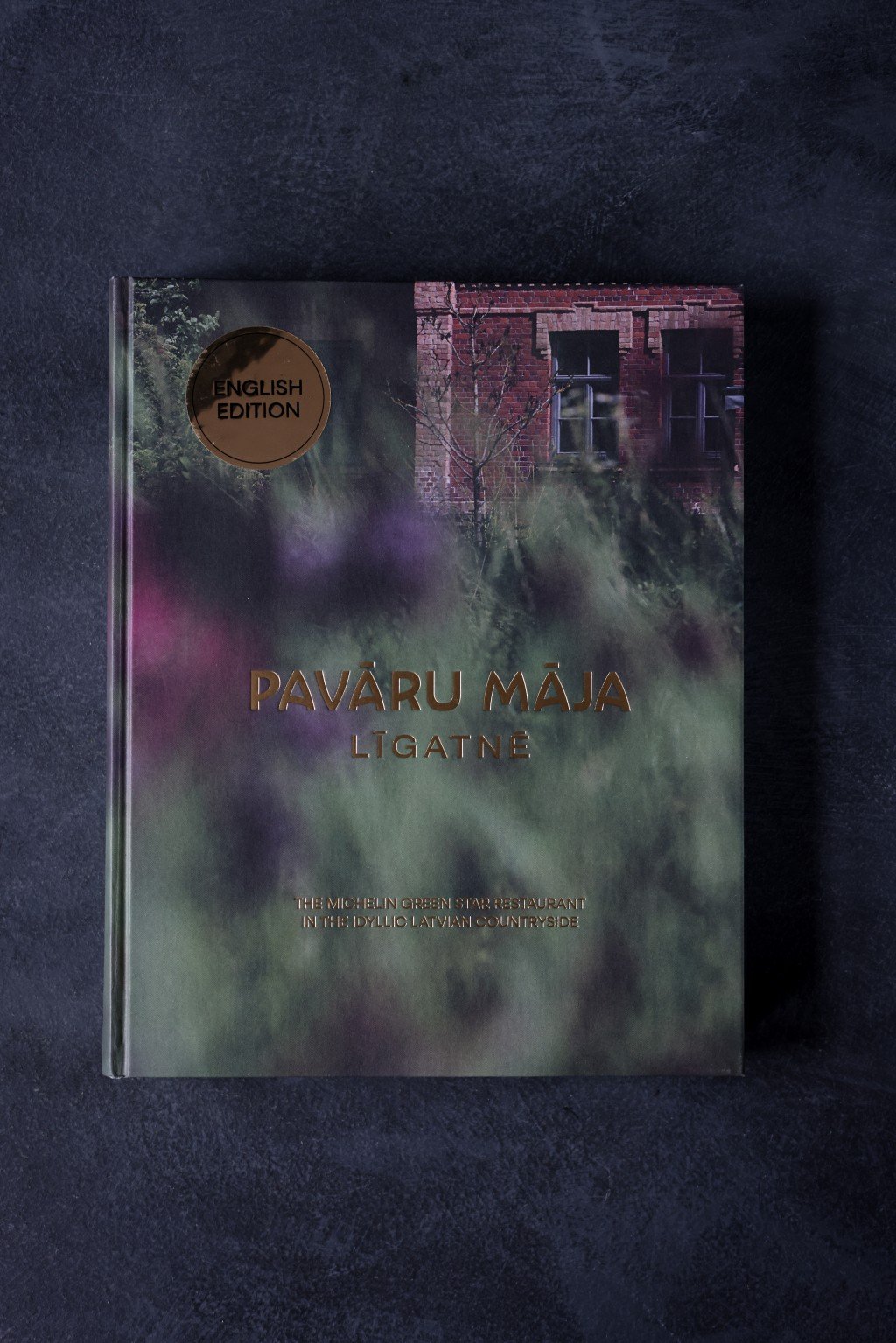 Grāmata "Pavāru māja Līgatnē" - Angliski