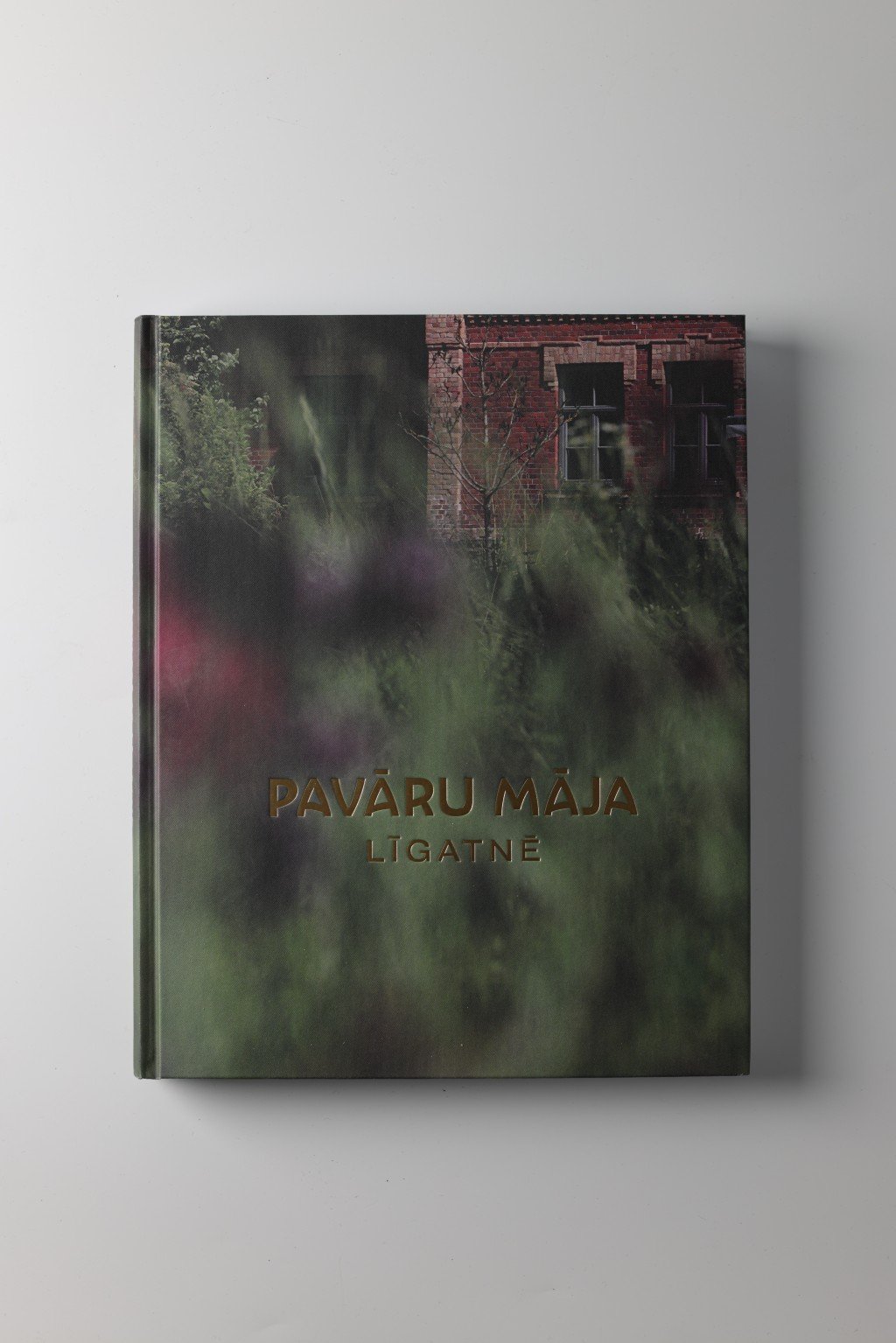 Grāmata "Pavāru māja Līgatnē"